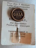 Speldje GALA, op orgineel kartonnetje, Verzamelen, Speldjes, Pins en Buttons, Verzenden, Gebruikt, Overige onderwerpen