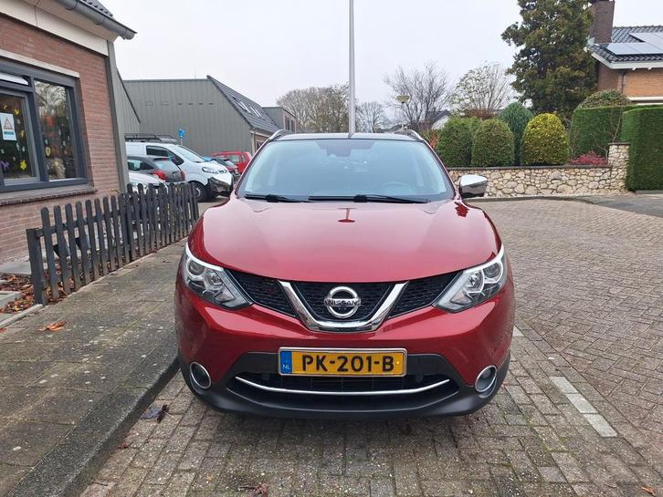 Nissan Qashqai 1.2 Dig-t 85KW 2WD 2017 Rood, Auto's, Nissan, Particulier, Qashqai, 360° camera, ABS, Achteruitrijcamera, Airbags