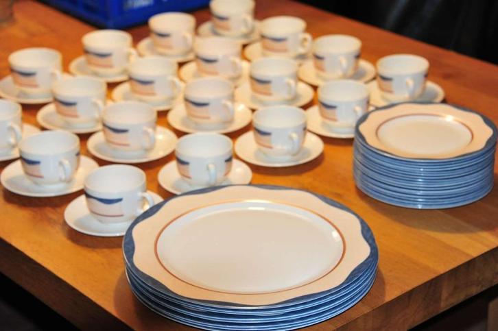 Unieke echte ARCOPAL  set kop en schotels / gebaksborden!, Huis en Inrichting, Keuken | Servies, Zo goed als nieuw, Kop(pen) en/of Schotel(s)