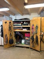 Ruime zadelkast, Huis en Inrichting, Ophalen, Zo goed als nieuw