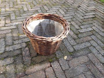 GRATIS Rieten planten pot beschikbaar voor biedingen