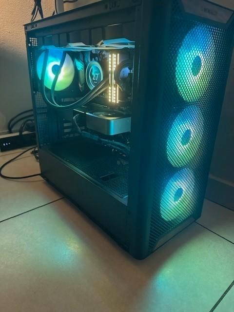 High end gaming pc, Computers en Software, Desktop Pc's, Zo goed als nieuw, 4 Ghz of meer, SSD, 32 GB, Met videokaart, Gaming