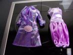 Barbie pop kleertjes jasje + jurk paars, Verzamelen, Poppen, Ophalen of Verzenden, Nieuw, Fashion Doll