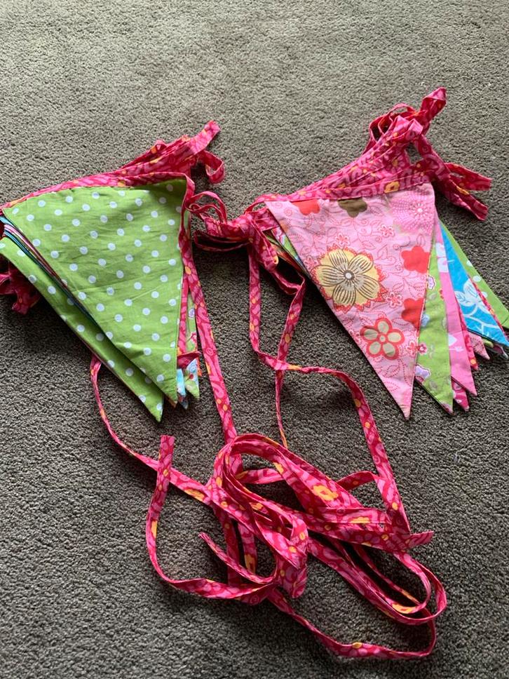 Vrolijke Stoffen Slingers 2 sets lijn met 14 vlaggen, Kinderen en Baby's, Kinderkamer | Inrichting en Decoratie, Zo goed als nieuw