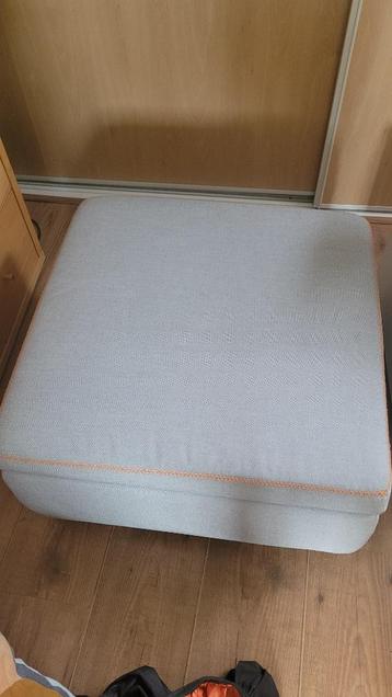 poef voor onder een bed beschikbaar voor biedingen