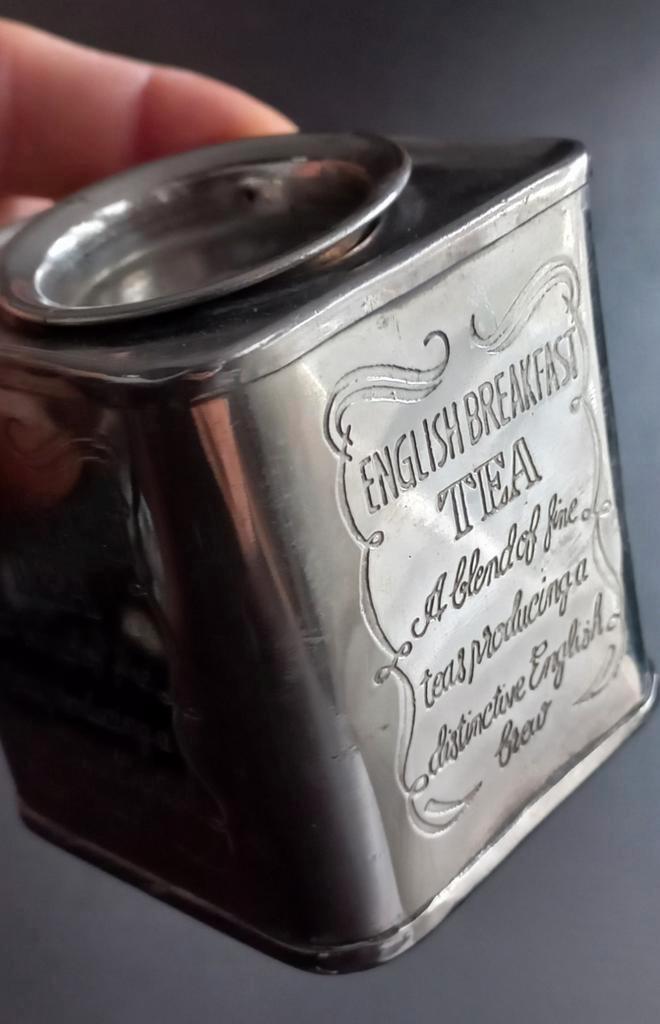 Vintage verzilverde theebus - English Breakfast Tea, Verzamelen, Blikken, Gebruikt, Ophalen of Verzenden