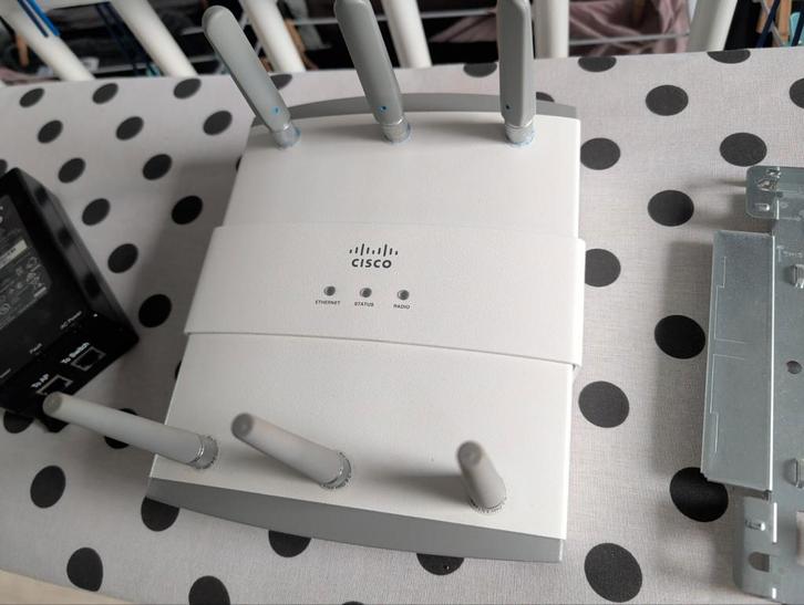 Cisco AIR-RM1252 A/G Accesspoint met PoE en muurbeugel, Computers en Software, Accesspoints, Gebruikt, Ophalen of Verzenden
