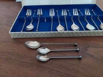 Zwaar verzilverde koffielepeltjes en gebaksvorkjes beschikbaar voor biedingen