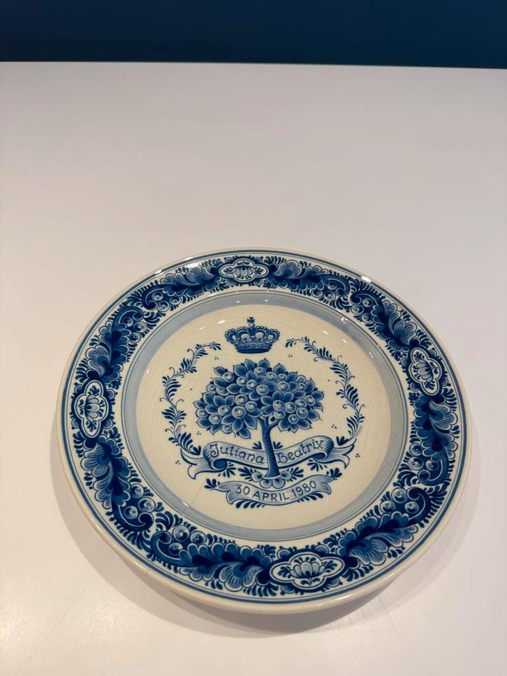 Delfts Blauw Herdenkingsbord Troonswisseling 1980, Antiek en Kunst, Antiek | Wandborden en Tegels, Ophalen of Verzenden