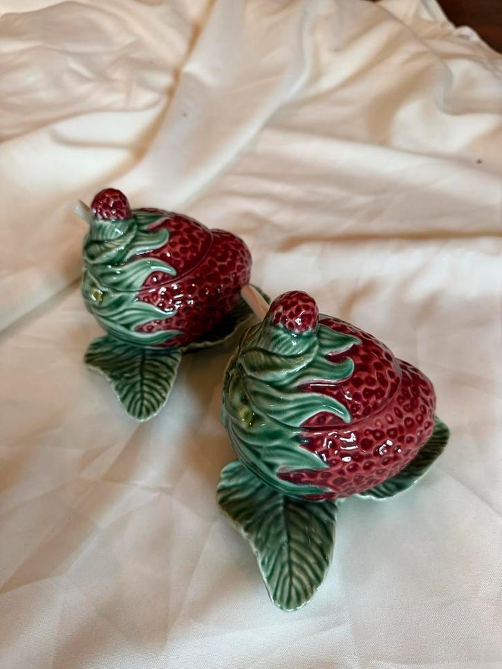 Bordallo Pinheiro Aardbei Potjes Set - Nieuw!, Huis en Inrichting, Woonaccessoires | Kandelaars en Kaarsen, Nieuw, Minder dan 25 cm