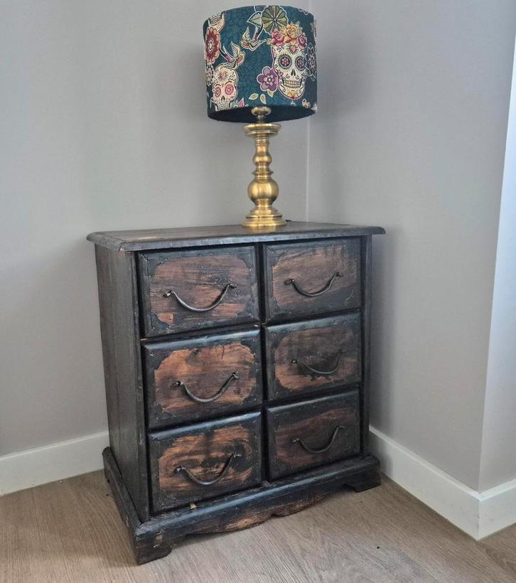 Decoratief koloniaal houten kastje – handgemaakt, Huis en Inrichting, Kasten | Ladekasten, Minder dan 100 cm, Minder dan 50 cm