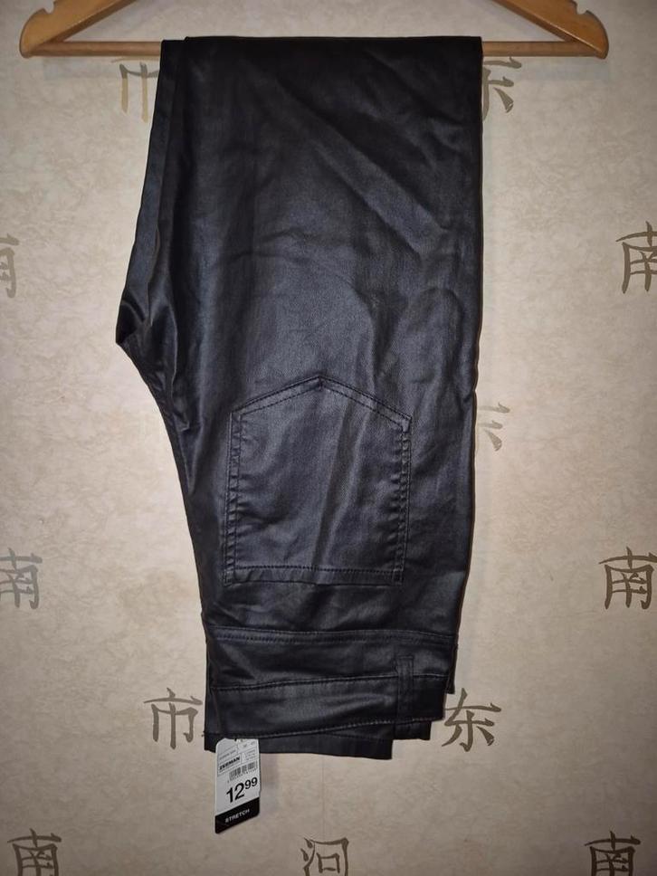 Geheel nieuw: Zwarte broek met lederlook stretch, maat 40, Kleding | Dames, Broeken en Pantalons, Nieuw, Maat 38/40 (M), Zwart