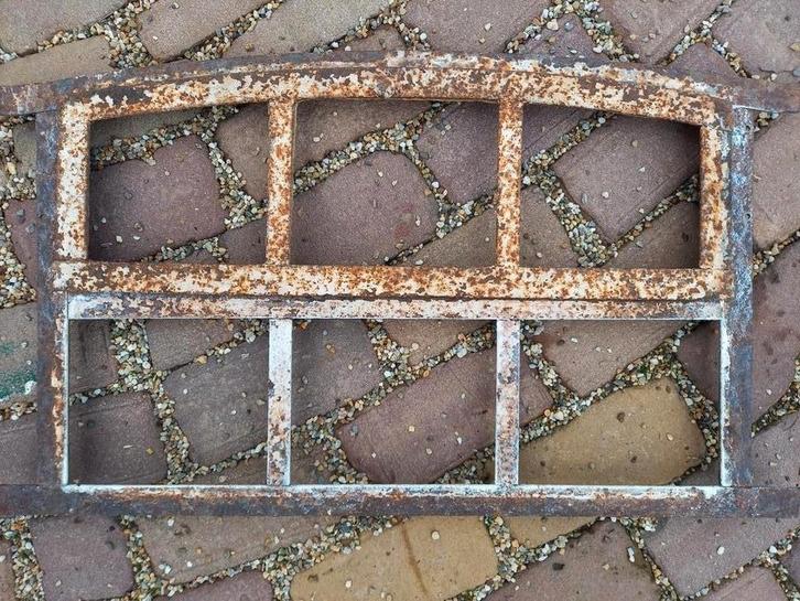 Oud stalraam of metalen raamkozijn, Doe-het-zelf en Verbouw, Glas en Ramen, Gebruikt, Ophalen of Verzenden