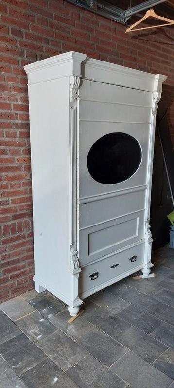 Mooie opberg kast grenen geschilderd in RAL 9010 beschikbaar voor biedingen