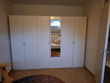 Kasten wit  90 cm breed 195 hoog en 50 diep beschikbaar voor biedingen