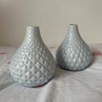 blauwe vaasjes (2), Blauw, Aardewerk of Porselein, Ophalen of Verzenden, Zo goed als nieuw