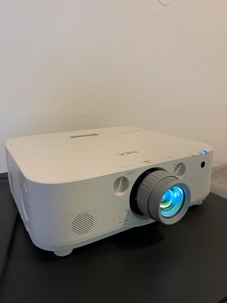NEC PA522U Beamer - WUXGA - 5200lm - 670h - Excellent Cond., Audio, Tv en Foto, Diaprojectors, Gebruikt, Ophalen of Verzenden