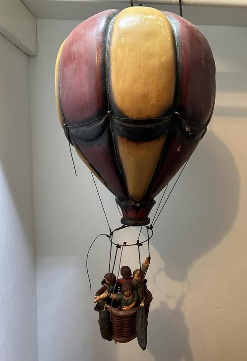 nostalgische luchtballon met rietenmand en 4 passagiers, Antiek en Kunst, Curiosa en Brocante, Ophalen of Verzenden