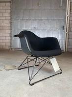 Vitra Eames LAR lounge chair, Metaal, Minder dan 75 cm, Modern, Gebruikt