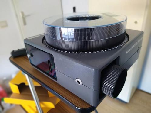 ZELDZAAM! Kodak Carousel S-AV 1000 projector + 4 magazijnen, Audio, Tv en Foto, Diaprojectors, Gebruikt, Ophalen of Verzenden