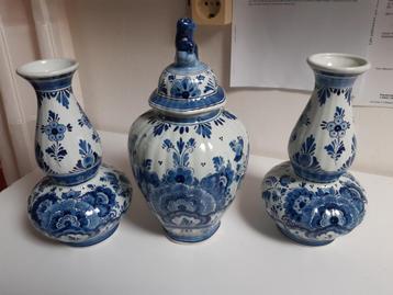 Delfts Blauw kaststel 3 vazen Handpainted Blauw wit beschikbaar voor biedingen