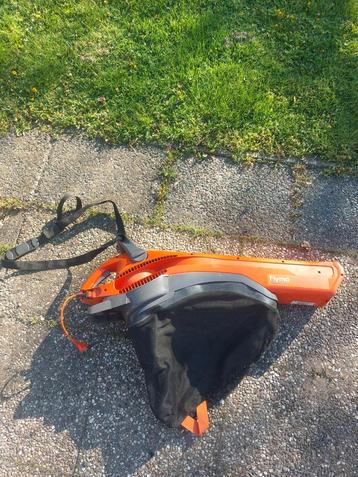 Flymo bladblazer voor zuigen en blazen beschikbaar voor biedingen