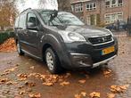 Peugeot Partner 1.2 81KW Tepee 5PL 2016 Bruin, Auto's, Voorwielaandrijving, 65 €/maand, Stof, Bruin
