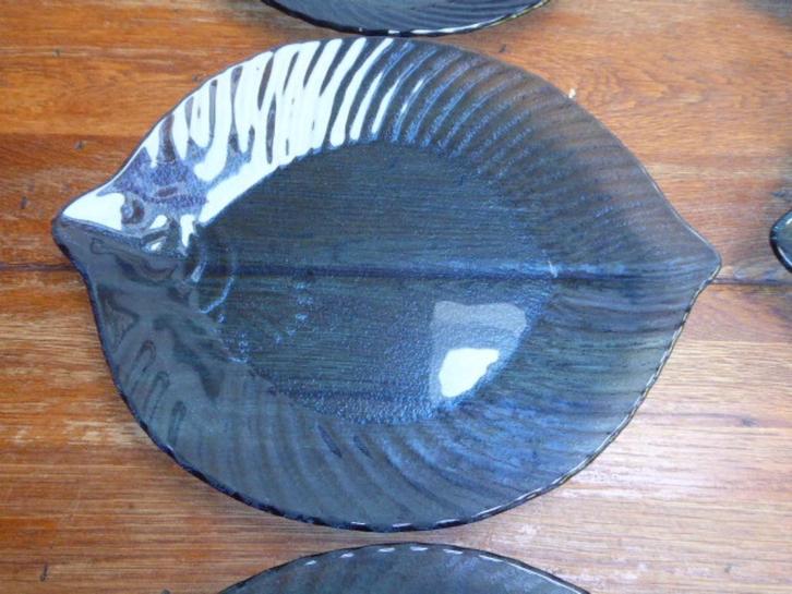 8 glazen borden vis vorm in blauw, Antiek en Kunst, Antiek | Glas en Kristal, Ophalen of Verzenden