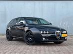 Alfa Romeo 159 2.2 JTS SW | PARKEERHULP | NAP | NWE APK, Auto's, Alfa Romeo, Voorwielaandrijving, 4 cilinders, Zwart, Handgeschakeld