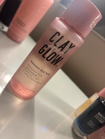 Clay and glow toner beschikbaar voor biedingen