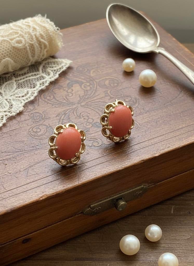 Stevige 9 karaat vintage oorbellen met bloedkoraal, Sieraden, Tassen en Uiterlijk, Oorbellen, Ophalen of Verzenden, Zo goed als nieuw
