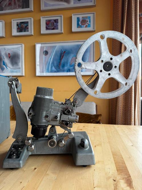 Bell & Howell FILMO model 129c projector, Verzamelen, Fotografica en Filmapparatuur, Projector, Ophalen of Verzenden