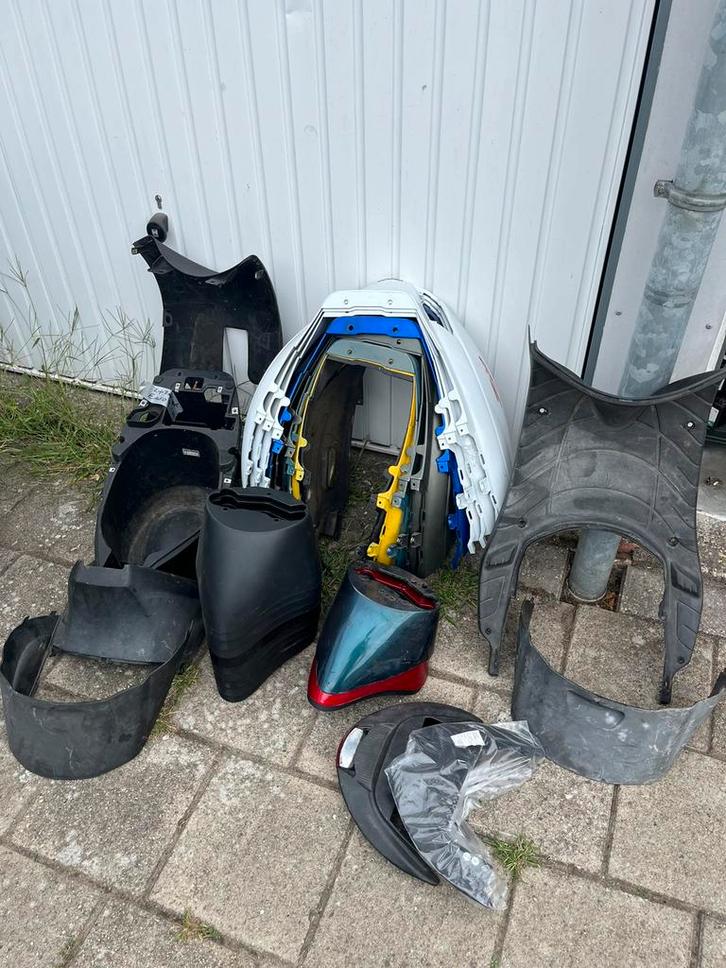 Kappen, treeplank, spatborden Piaggio zip 2000 partij of los, Fietsen en Brommers, Brommeronderdelen | Scooters, Zo goed als nieuw