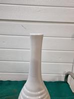 vaas wit aardewerk golvend, Huis en Inrichting, Woonaccessoires | Vazen, Ophalen of Verzenden, 'T Olde Gre-j, Info@toldegrej.nl