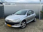 Peugeot 206 2.0 HDi XS - APK 08-26 - Elektr ramen, Auto's, Voorwielaandrijving, Stof, Gebruikt, Zwart