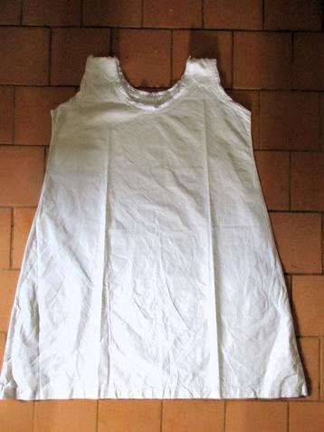 Oud linnen nachthemd klein monogrammetje *Marries* beschikbaar voor biedingen