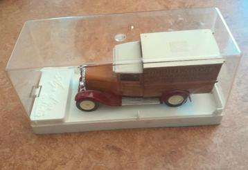 Nostalgische Bijenkorf bezorgwagen beschikbaar voor biedingen
