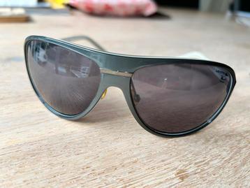 Lacoste zonnebril, kleir grijs beschikbaar voor biedingen