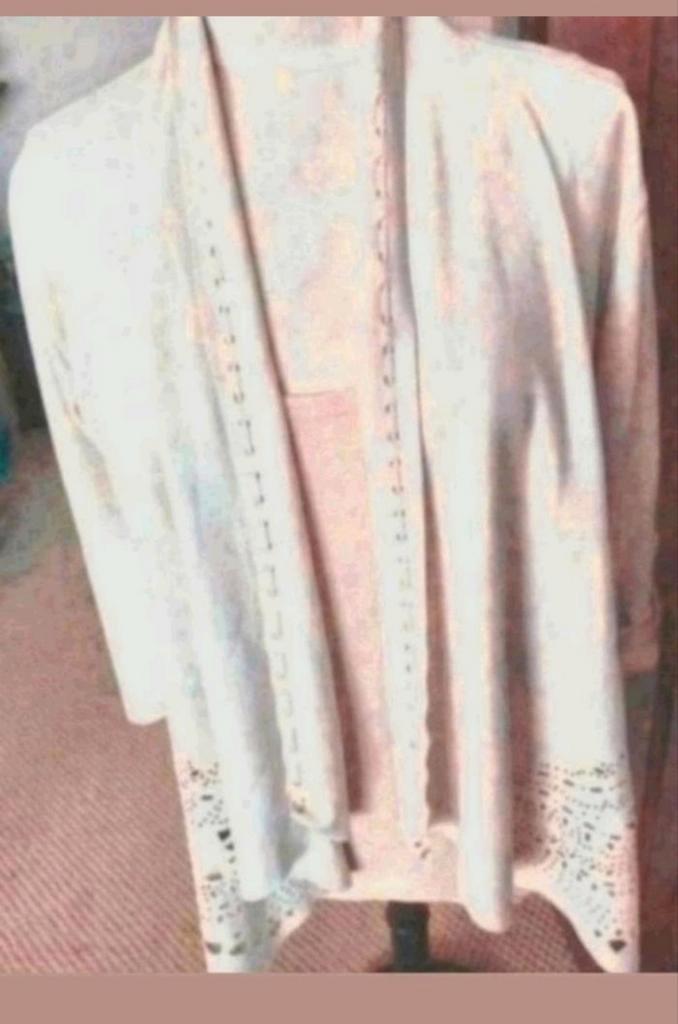 Nieuw ecru suédine vest jasje van Ambika maat L 42, Kleding | Dames, Truien en Vesten, Nieuw, Maat 42/44 (L), Beige, Verzenden