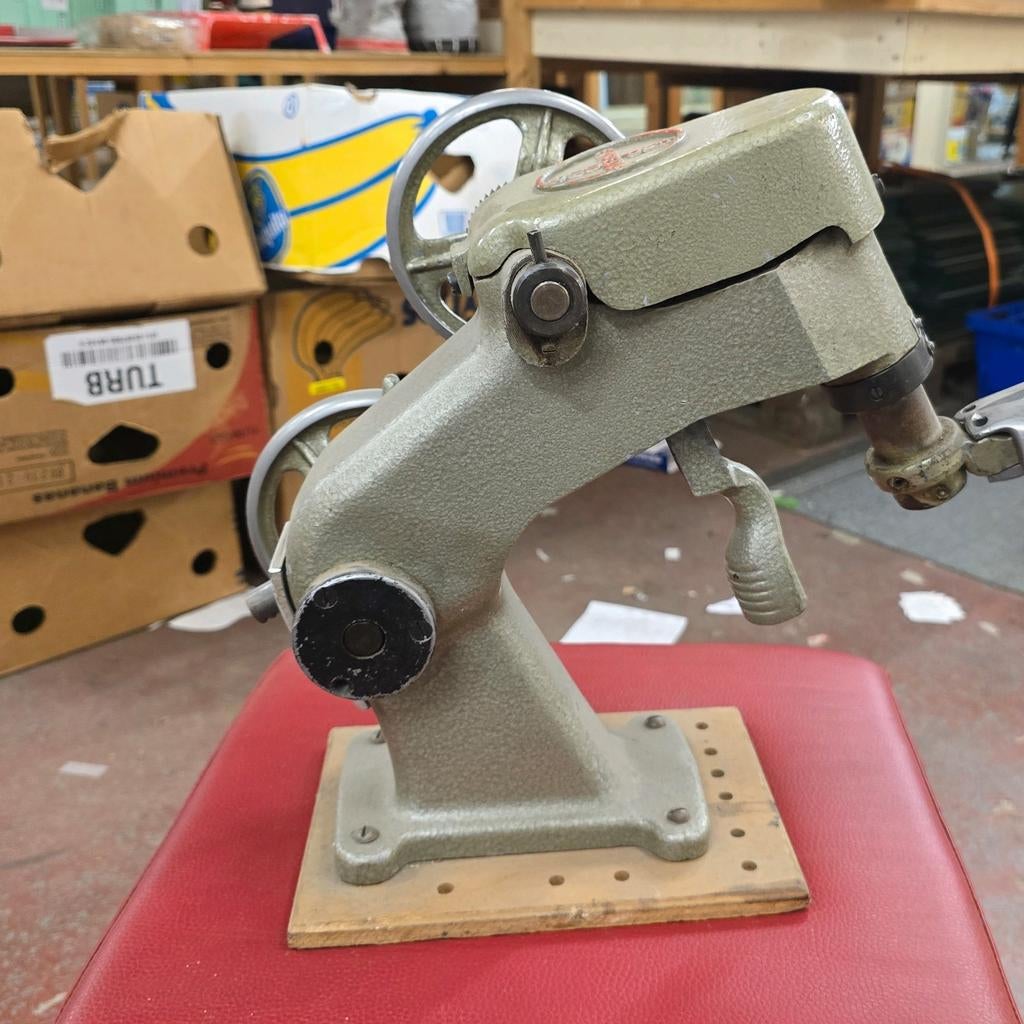 Rekapparaat voor schoenen, Ophalen