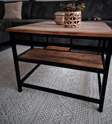 Industriele Salontafel Vierkant 60x60 cm beschikbaar voor biedingen