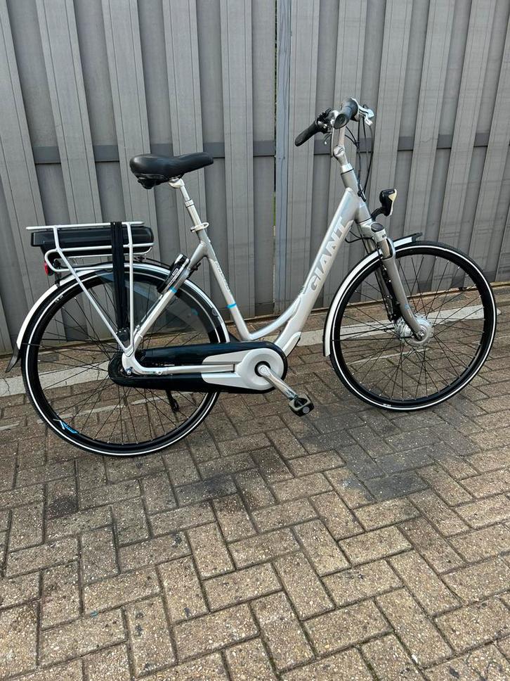 Giant E-Bike Ease +3 Silver, Fietsen en Brommers, Fietsaccessoires | Fietsaccu's, Zo goed als nieuw, Ophalen of Verzenden
