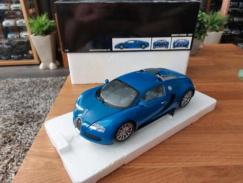 Minichamps 1/18 Bugatti veyron 2009 Lichtblauw/Donkerblauw, Hobby en Vrije tijd, Modelauto's | 1:18, Zo goed als nieuw, Auto, MiniChamps