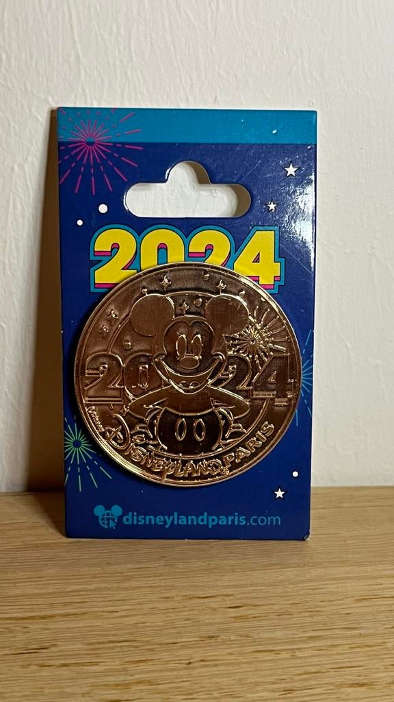 Disney Disneyland Paris 2024 Pin - Nieuw!, Queen caroline street 3 , london W6 9PE, Overige typen, Nieuw, Ophalen of Verzenden