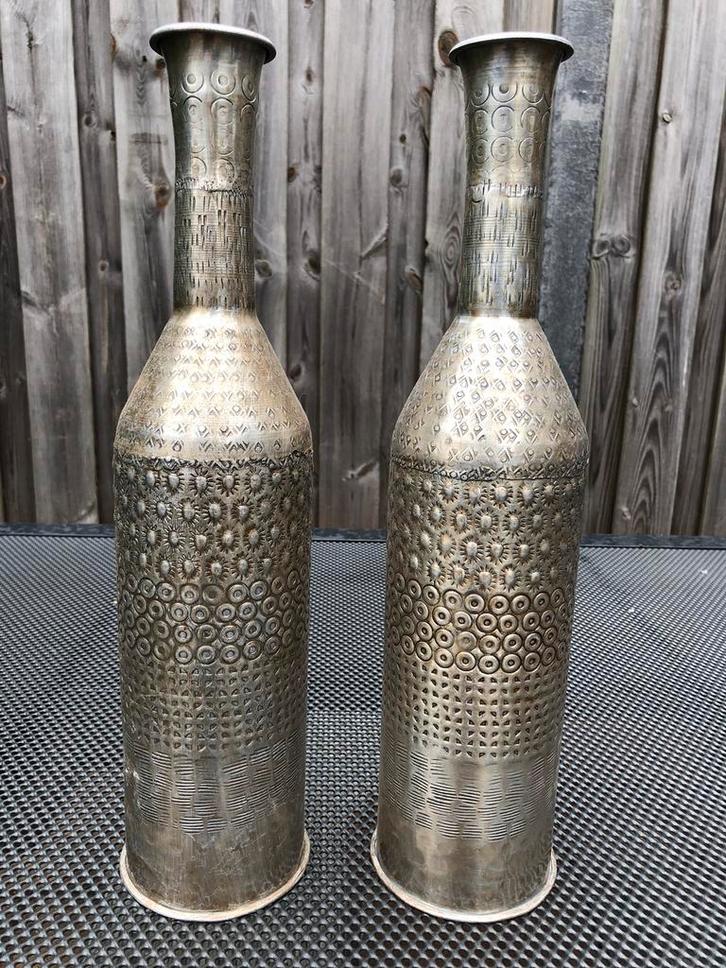 Mooie lichtmetalen vazen met oosters motief, Huis en Inrichting, Woonaccessoires | Vazen, Zo goed als nieuw, Overige materialen