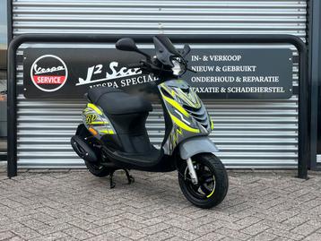 Piaggio Zip Nardo Grey Brom 2023 4000 km Full Option 1e eig beschikbaar voor biedingen