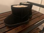 Mini UGG maat 24 helemaal nieuw zwarte laarsjes met vacht, Ophalen of Verzenden, Nieuw, Meisje