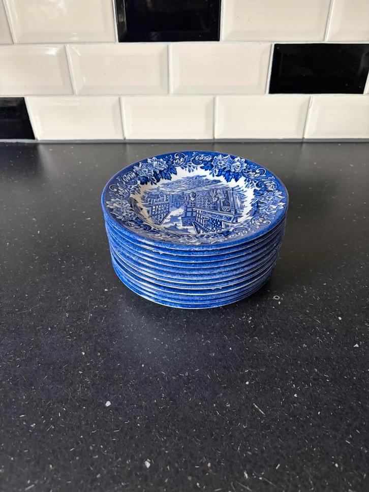 12x Dickens Series Borden – English Ironstone Blue & White, Huis en Inrichting, Keuken | Servies, Gebruikt, Bord(en), Overige stijlen