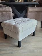 *VOORRAAD* Landelijke Gecapitonneerde Hocker Kleur Ivoor (17, Landelijke hocker capiton stof alpine ivory 101 kleur ivoor, 50 tot 75 cm