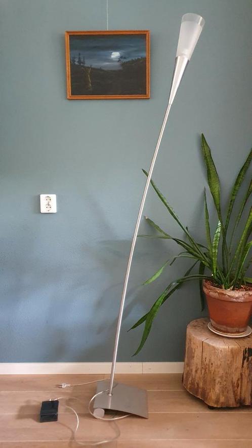 RVS gebogen design vloerlamp met glazen kap en dimmer Loods5, Huis en Inrichting, Lampen | Vloerlampen, Zo goed als nieuw, 150 tot 200 cm